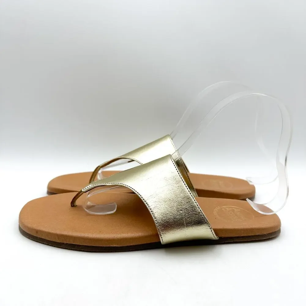 ANDRE ASSOUS Womens Paige Sandal EU 39 US 8-8.5 Metallic Gold Tan Flip Flop NWOB